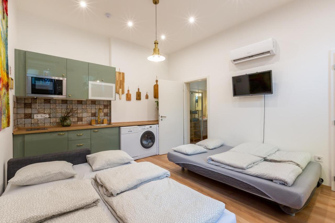 Industrial Style With Ac Steps To Gozsdu Apartment Budapest
